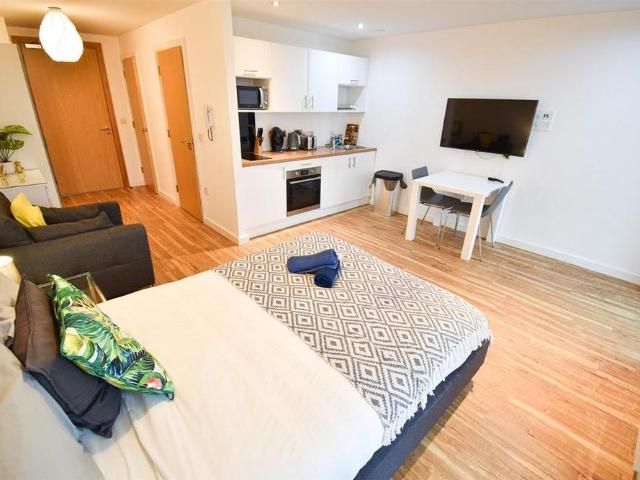 Studio for rent in Salford Quays, Salford