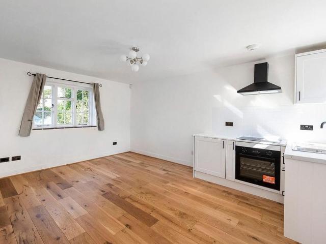 Studio for rent in Edenbridge, Sevenoaks