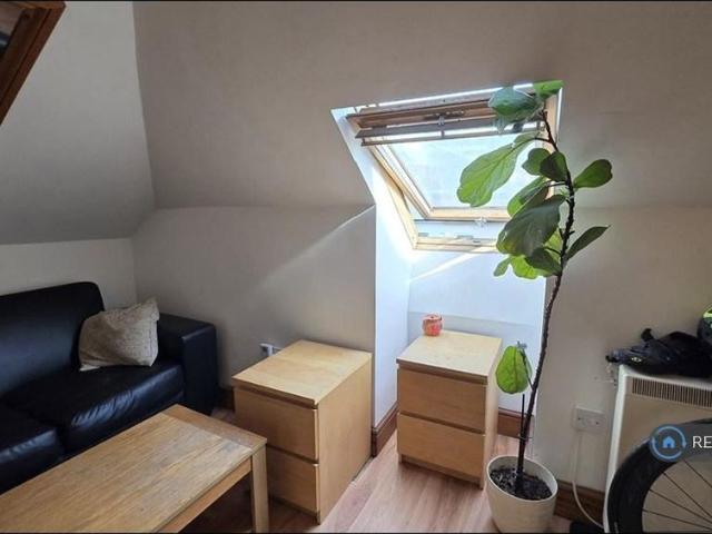 Studio for rent in London Borough of Ealing, Greater London