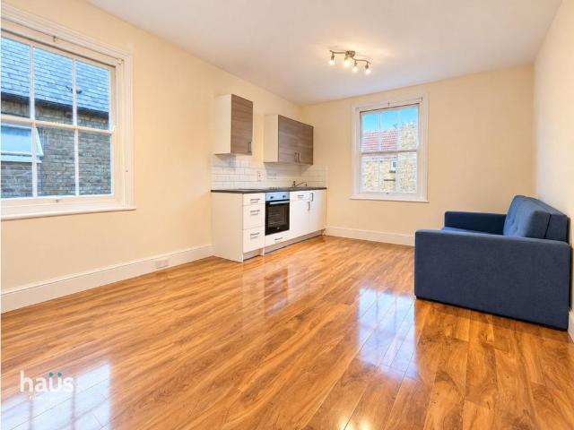 Studio for rent in Mickleburgh Hill, Canterbury