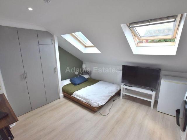 Studio for rent in Reading