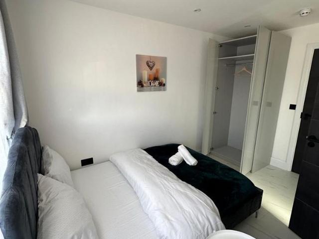 Studio for rent in Gould's Green, Greater London