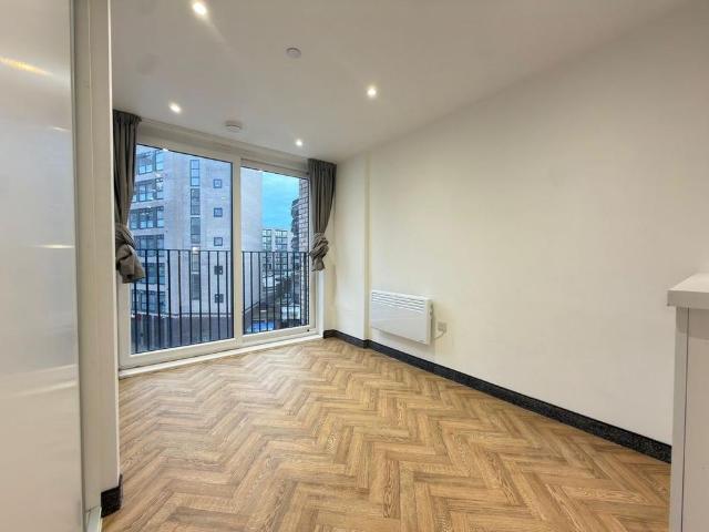 Studio for rent in St Matthew's, Old Wharf