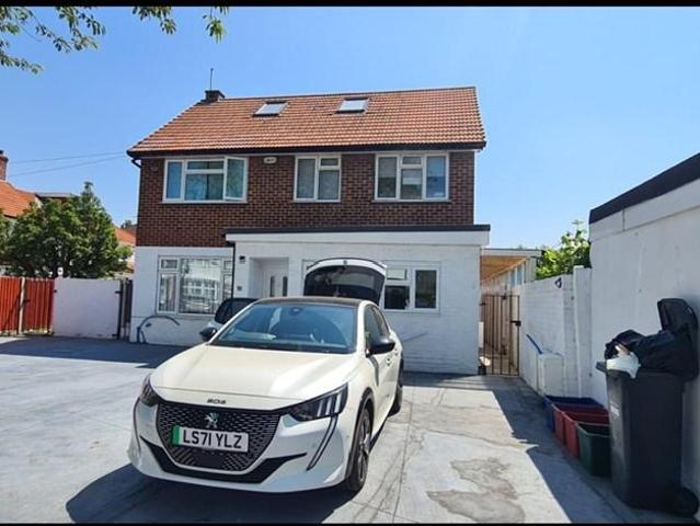Flat for rent in London Borough of Hounslow, Greater London