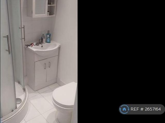 Studio for rent in Farley Hill, Spring Park