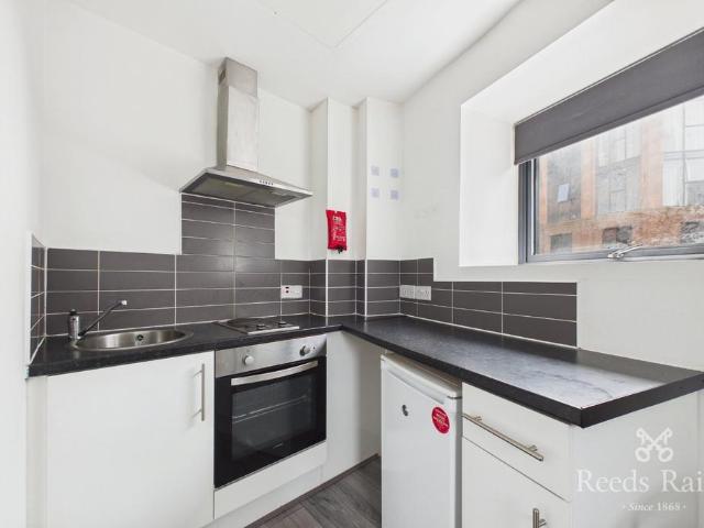 Flat for rent in Chinatown, Calderstones