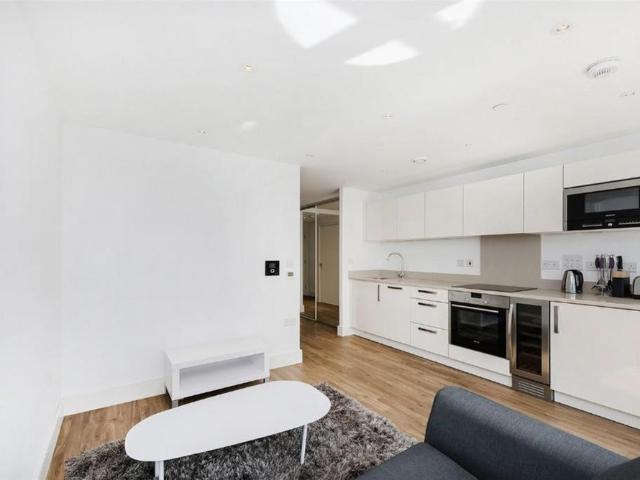 Studio for rent in Queensland Road, Greater London
