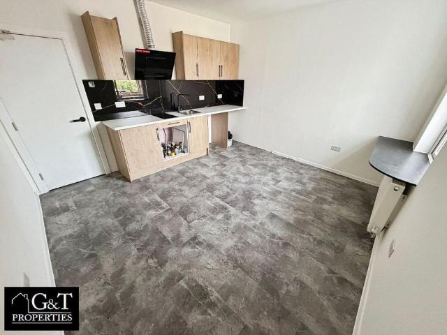 Studio for rent in Dixons Green, West Midlands