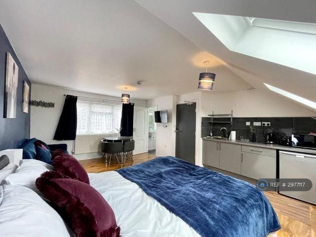 Studio for rent in London Borough of Ealing, Greater London