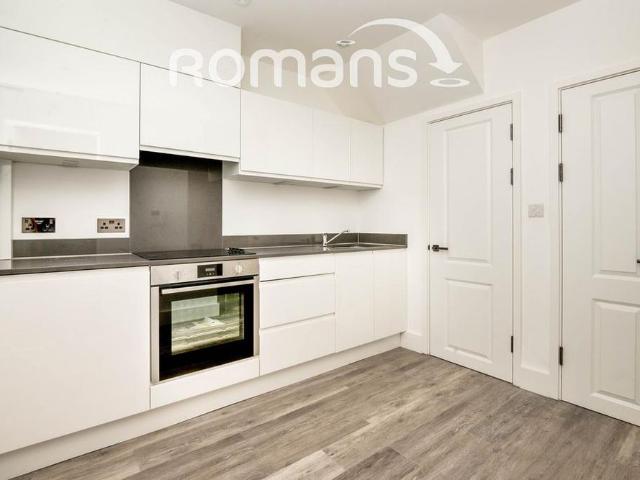 Studio for rent in Heol-las, Surrey