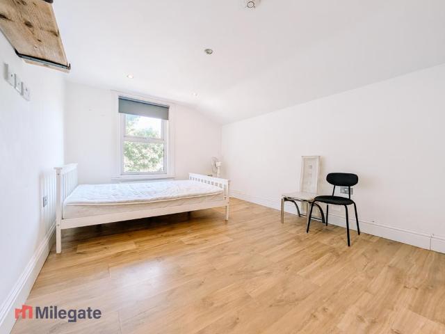 Flat for rent in Stamford Hill, Greater London