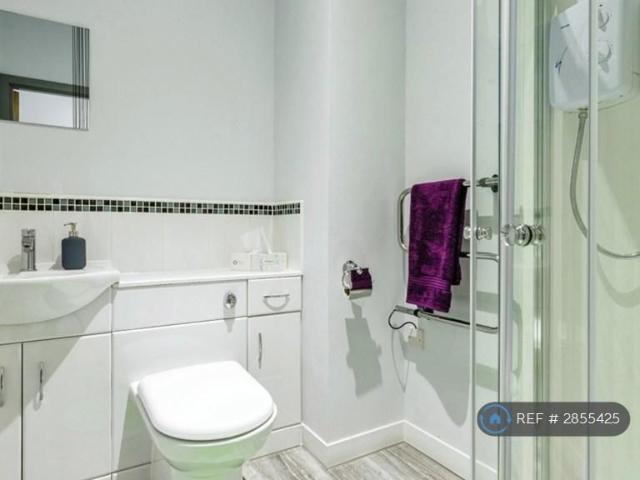 Studio for rent in Highfields, Huddersfield