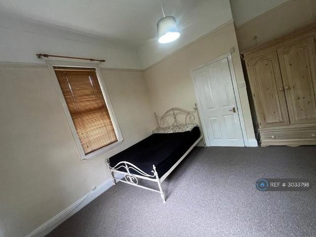 Studio for rent in Cotteridge, West Midlands