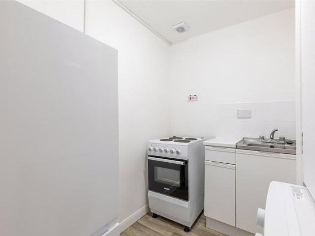 Studio for rent in Roselands, Eastbourne