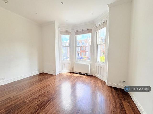 Studio for rent in St James, Sandown Park