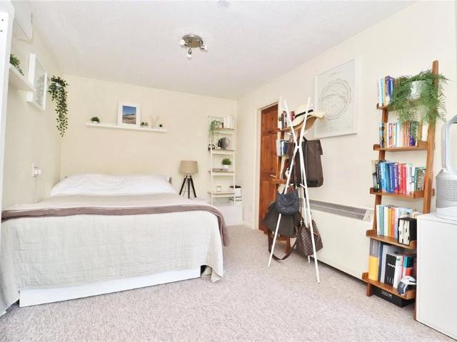 Studio for rent in Ebblake, Verwood