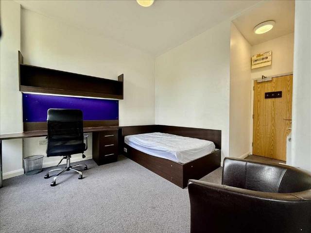 Flat for rent in Greenbank, Mount Wise