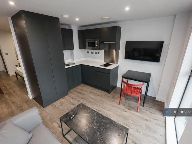 Flat for rent in Calderstones