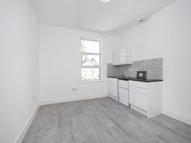 Flat for rent in Shacklewell, Greater London