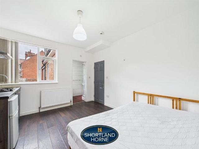 Studio for rent in Coundon, West Midlands