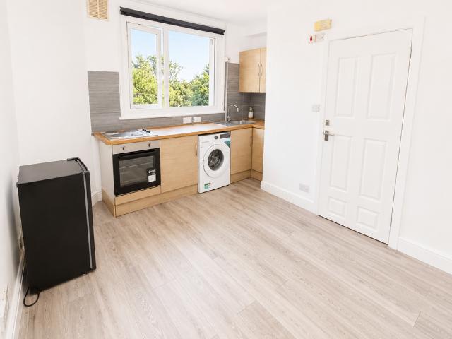 Studio for rent in London Borough of Croydon, Selhurst