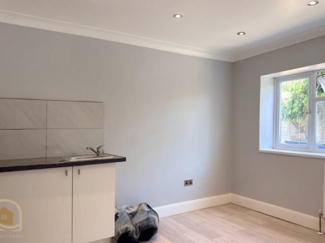 Flat for rent in London Borough of Ealing, Greater London