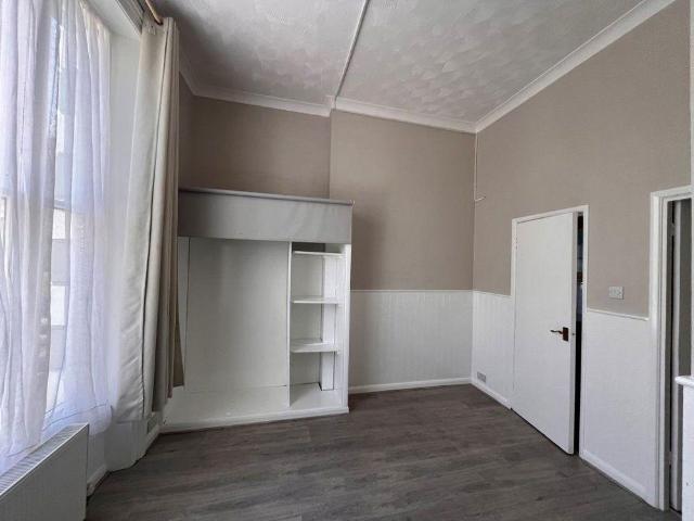 Studio for rent in West Marina, Guestling Green