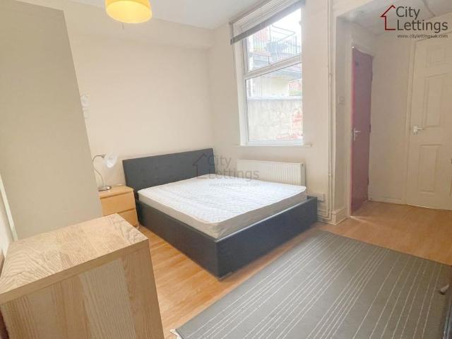 Studio for rent in West Yorkshire