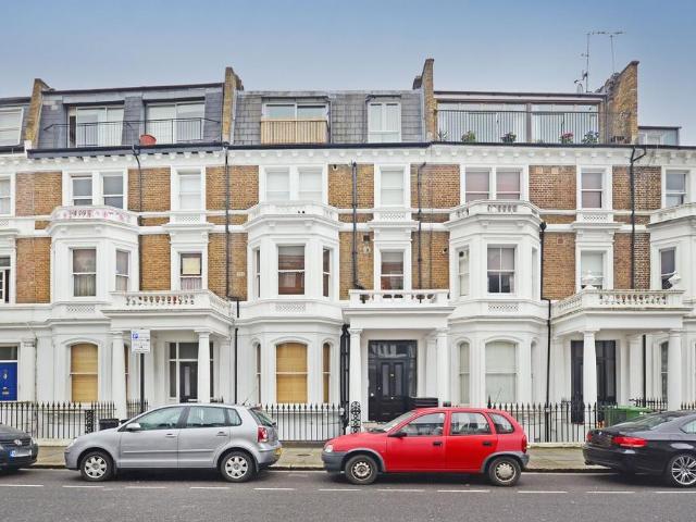 Flat for rent in Brook Green, Greater London