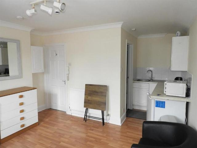 Studio for rent in Rodbourne, Swindon