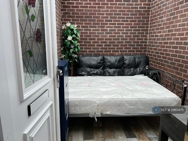 Studio for rent in City Centre, Georgia