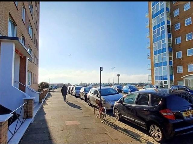 Flat for rent in Aldrington