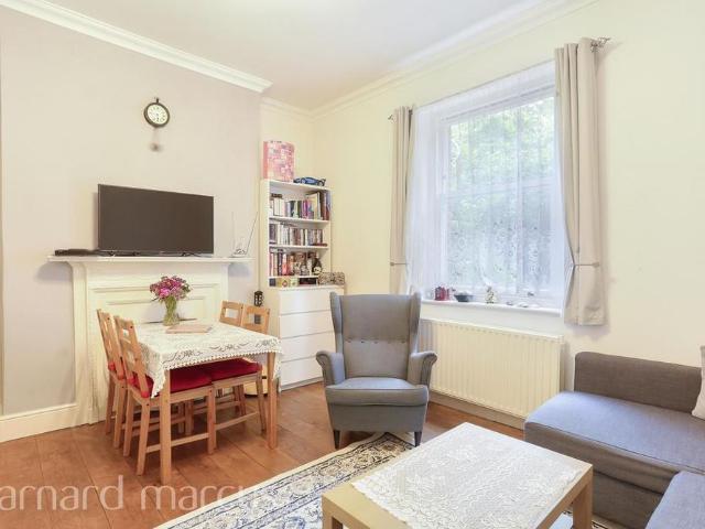 Studio for rent in Carshalton Beeches, Greater London