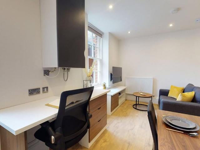 Studio for rent in Hyde Park, West Yorkshire