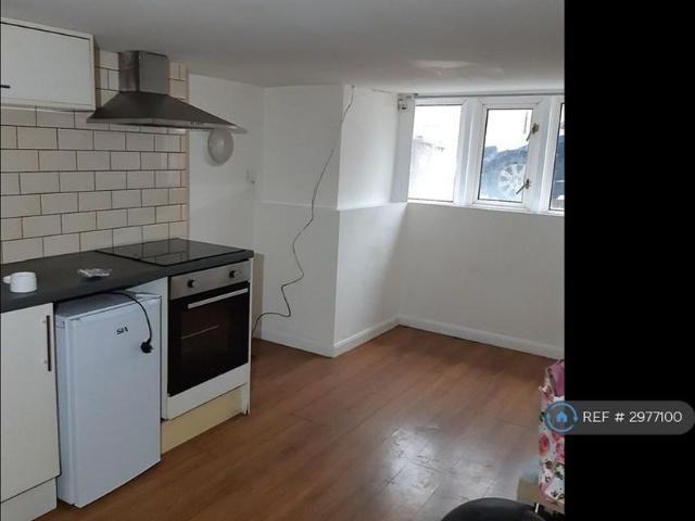 Studio for rent in Brentingby, Leicestershire
