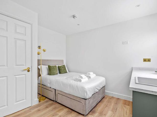 Flat for rent in Northwood, Greater London