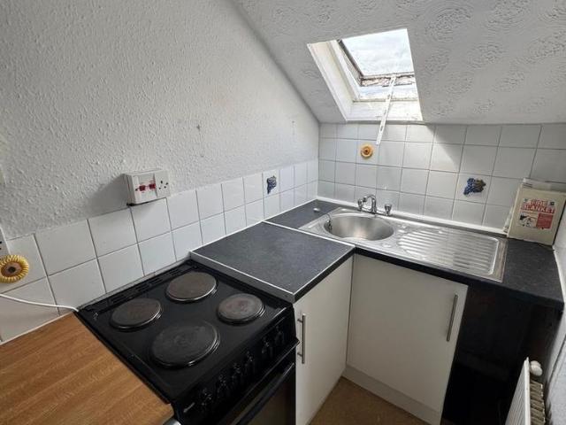 Studio for rent in Allt-yr-yn, Wales