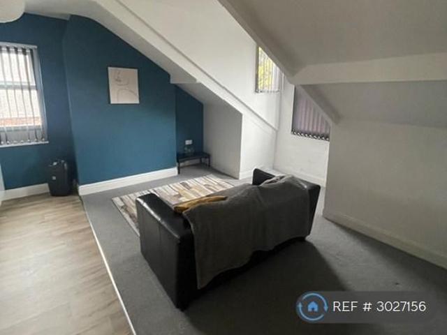 Studio for rent in Moor End, Leeds
