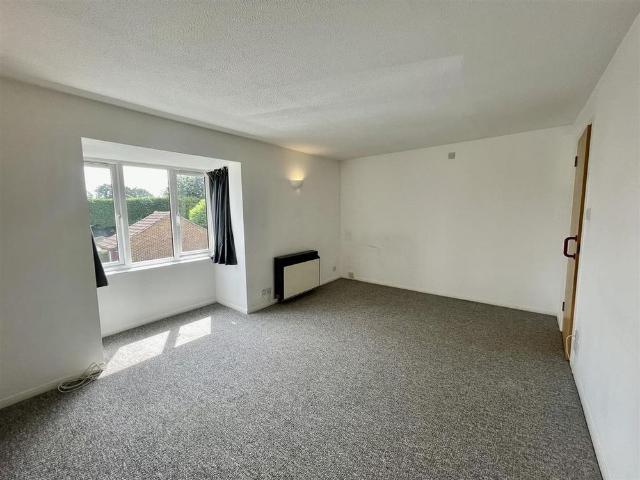 Studio for rent in Wickhurst Green, Horsham