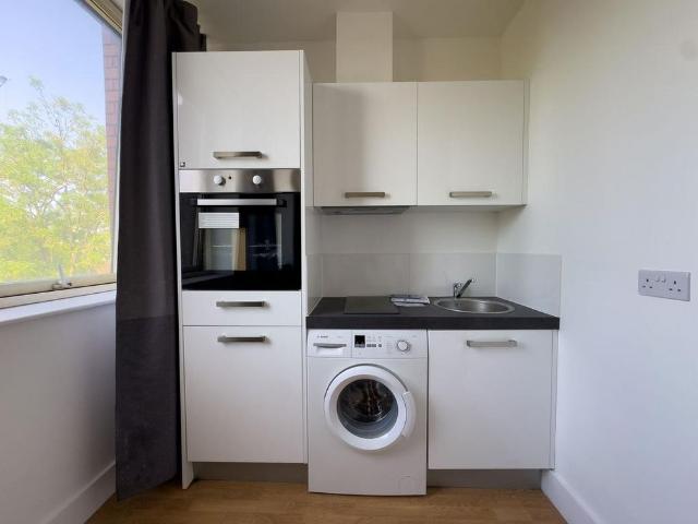 Studio for rent in Elstree and Borehamwood, Borehamwood