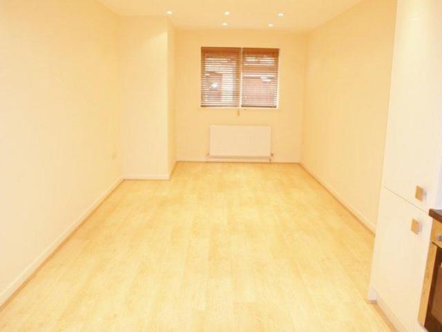 Flat for rent in Temple Fortune, Greater London