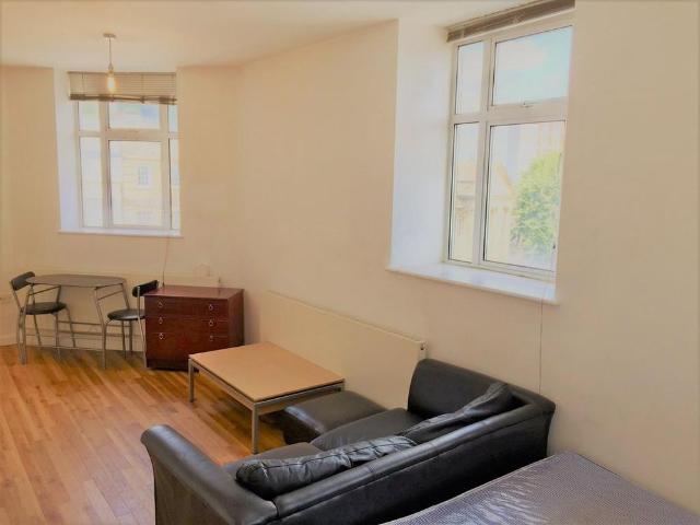 Studio for rent in Mount Pleasant, Nangreaves