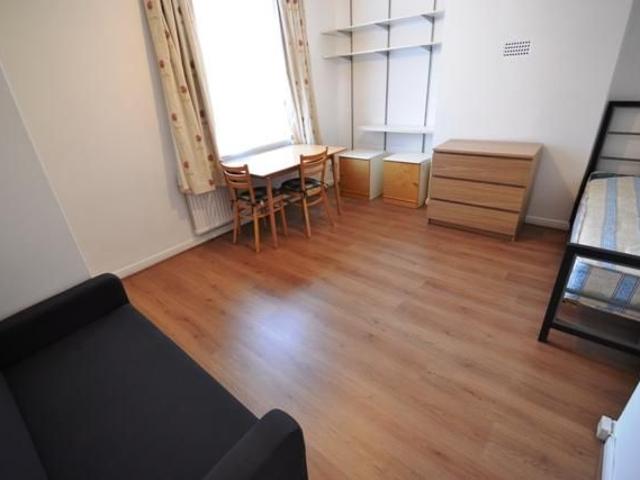 Studio for rent in North Kensington, Greater London