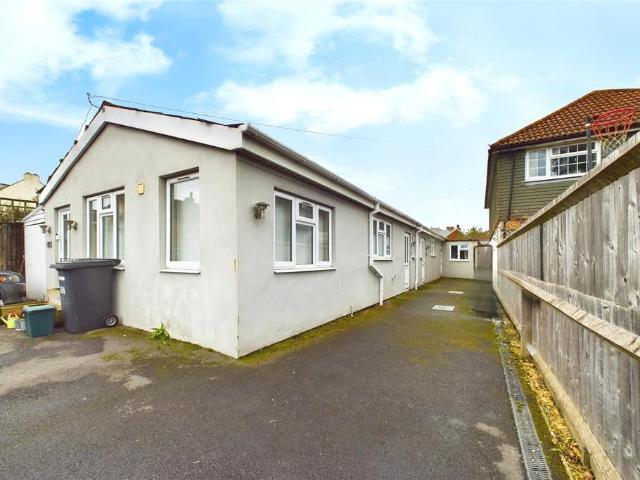 Flat for rent in Theale, West Berkshire