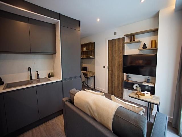 Studio for rent in Leylands, West Yorkshire