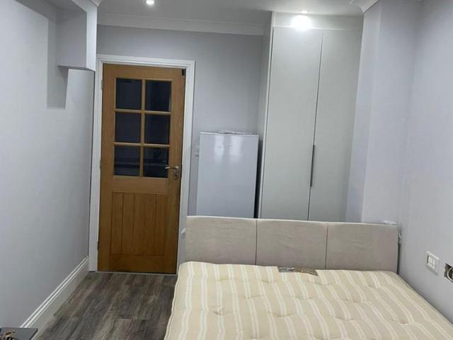 Studio for rent in London Borough of Ealing, Greater London