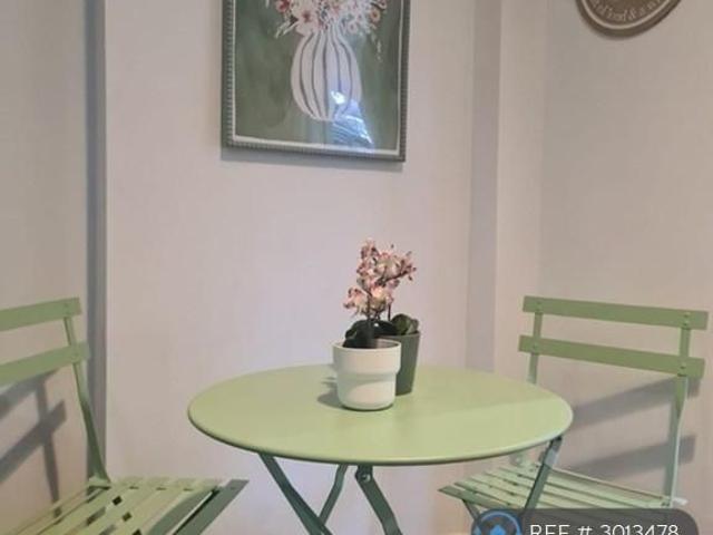 Studio for rent in Broxbourne, Hertfordshire