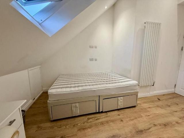 Studio for rent in Farley Hill, Spring Park