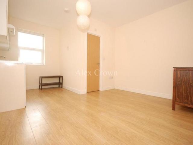 Studio for rent in London, Isle Of Man
