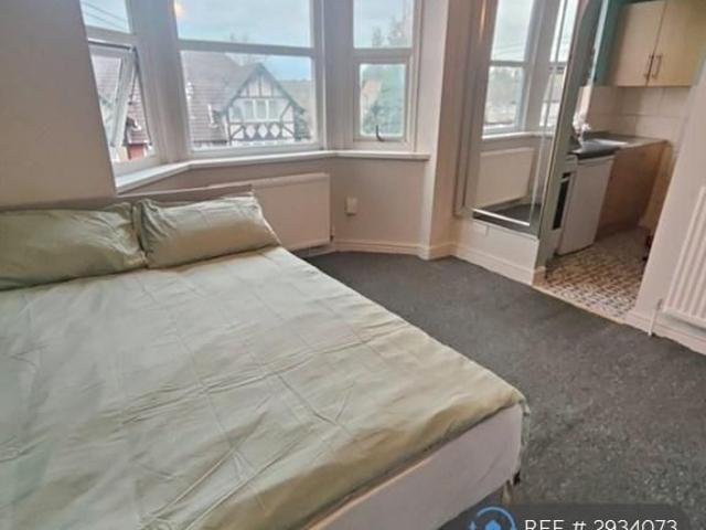 Studio for rent in Spring Park, Luton
